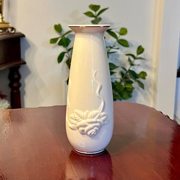 VTG Lenox Vase Rose Blossom Porcelain Embossed Roses Rosebud Collection 1980s - Picture 6 of 9
